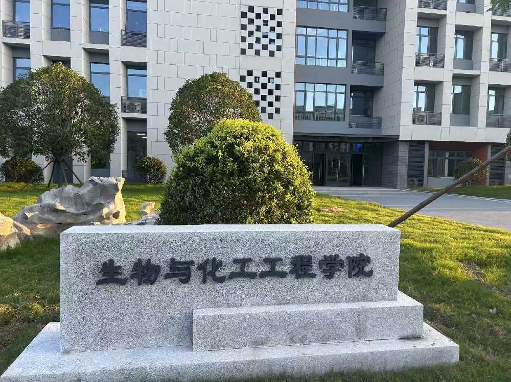 都江堰市扬州职业大学体育场高杆灯项目
